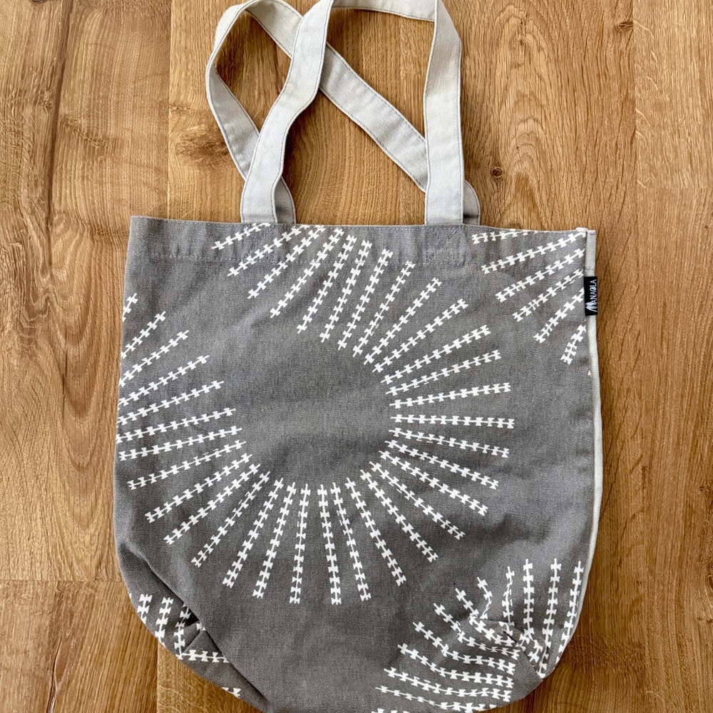 Manaola Gray and White Tote Bag